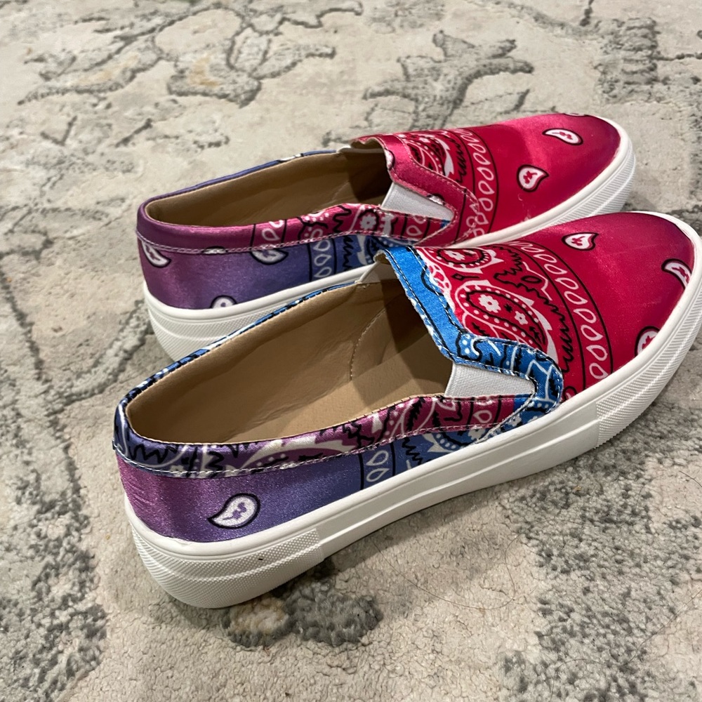 Flat women’s slip on sneakers